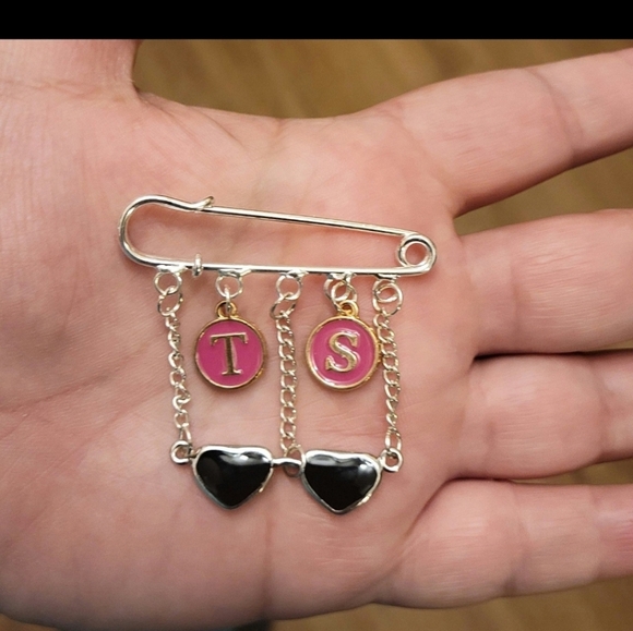Taylor Swift Brooch Pin Handmade 1989 Rep Lover Speak Now Fearless TS Eras Tour - Picture 1 of 1